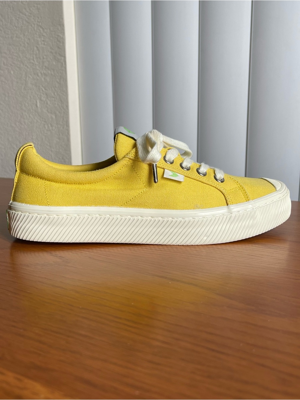 Cariuma Oca Low Canvas Sneakers Yellow Size 7 - Picture 5 of 15